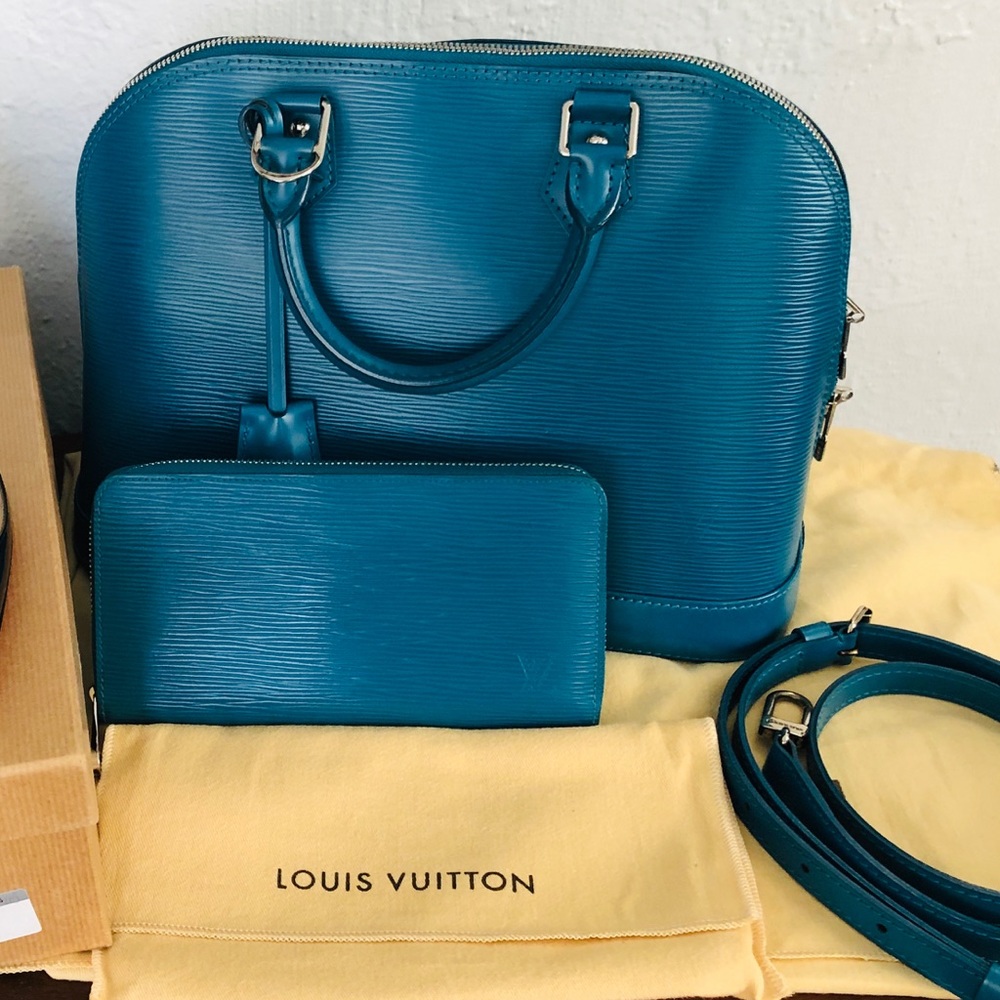 Louis Vuitton Alma Epi PM sets
